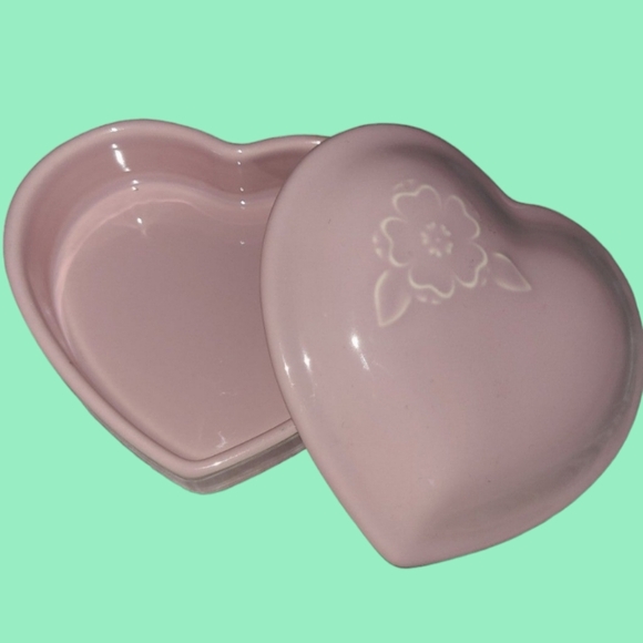 Beautiful Vintage Pink Pfaltzgraff Heart Shape Trinket Box 🩷 - Picture 1 of 3